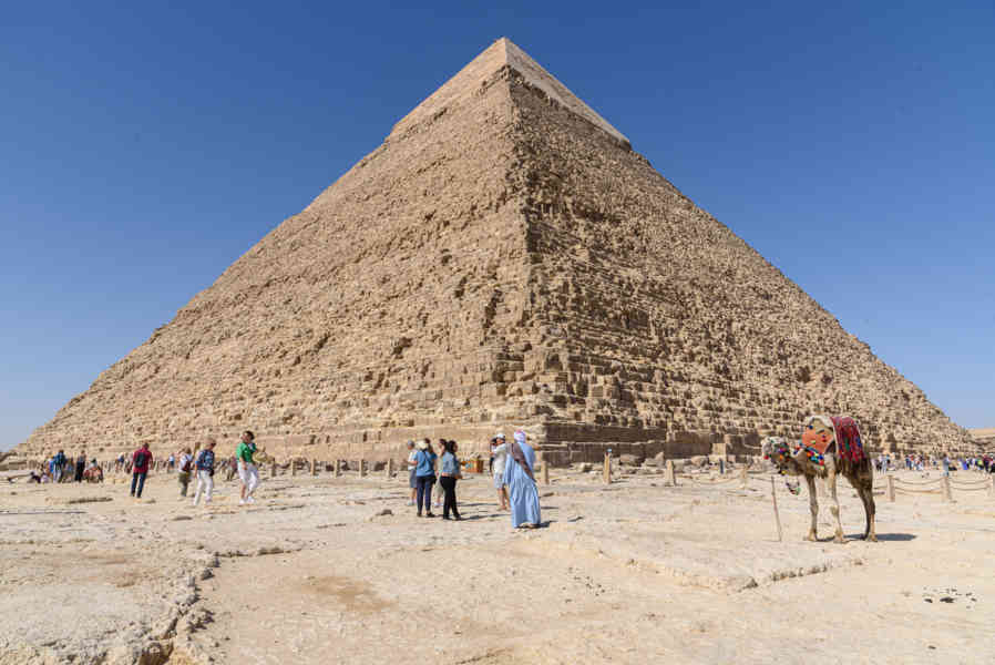 Egipto 013 - necrópolis de El Giza - pirámide de Kefrén.jpg